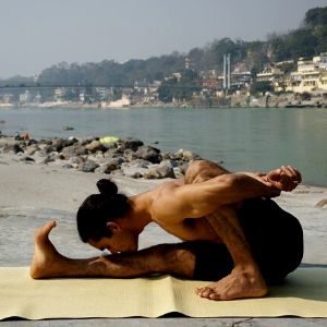 El Yoga es un sistema completo para ayudarnos a mejorar en todos los ámbitos de los más sutiles a los más densos